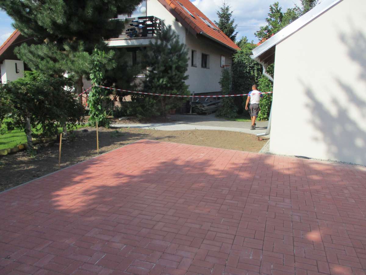 Zámkové dlažby, komunikace